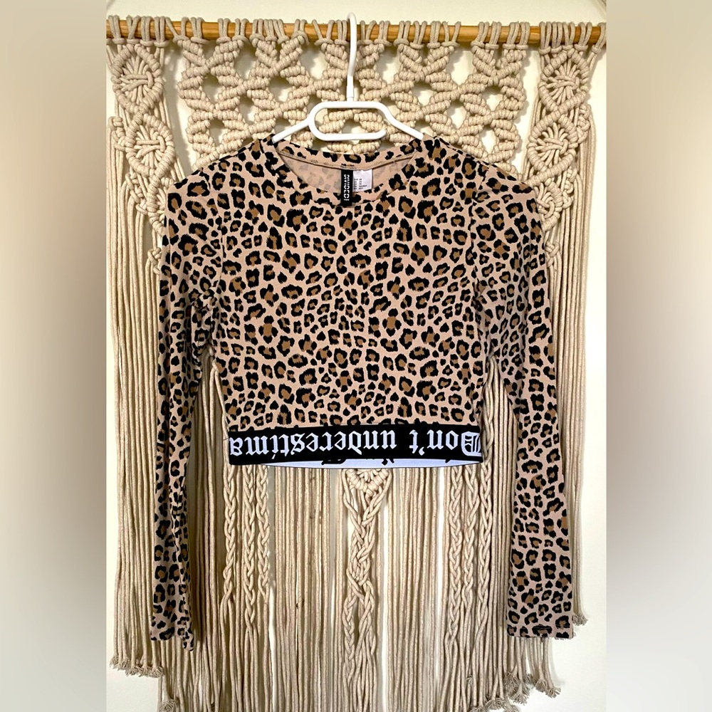 Leopard print XS bodycon crop top long sleeve shirt DEVIDED by New Yorker